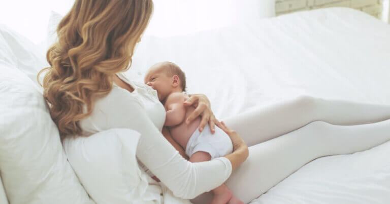 Otrok in mati med dojenjem